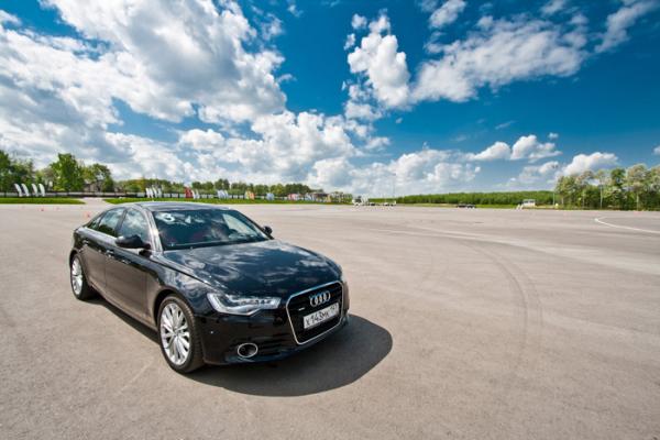 Audi A6 7 серии: плечом к плечу с «одноклассниками»
